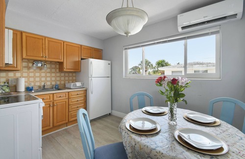 Singer Island Apartment | Short Walk to Dining - Close to Beach - Snorkeling - Surfing - Wi-Fi