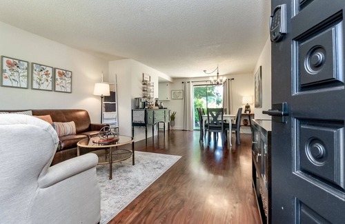 Enumclaw Cottage | Short Walk to Downtown, AC, Coffee Bar, Patio
