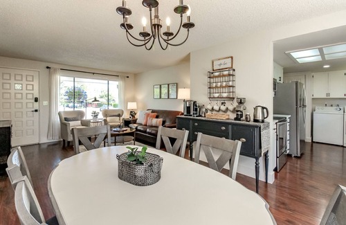Enumclaw Cottage | Short Walk to Downtown, AC, Coffee Bar, Patio