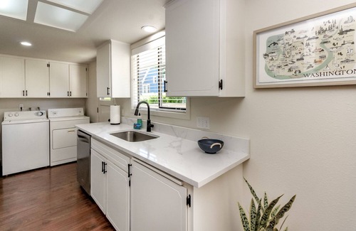 Enumclaw Cottage | Short Walk to Downtown, AC, Coffee Bar, Patio