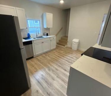 Downtown Niagara Falls House | Short Walk to Niagara Falls 6 Bedrooms