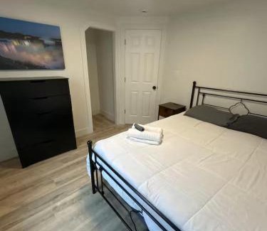 Downtown Niagara Falls House | Short Walk to Niagara Falls 6 Bedrooms