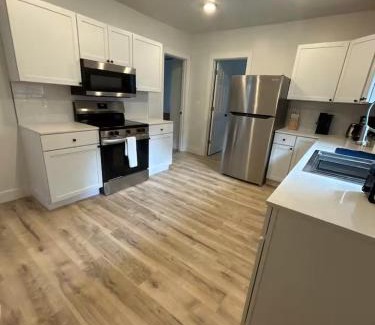 Downtown Niagara Falls House | Short Walk to Niagara Falls 6 Bedrooms