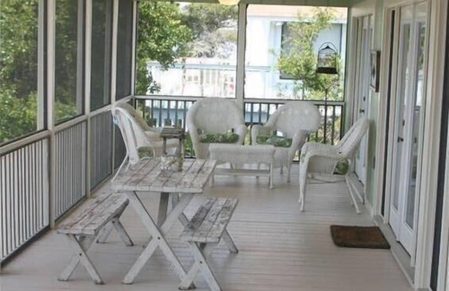 Gulf Trace House | SHORT WALK TO PRIVATE ACCESS TO BEACH