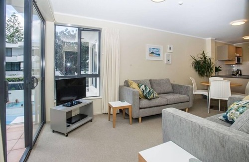 Mount Maunganui Apartment | Short walk to Surf, Harbour, Mt. Base Track & Cafes