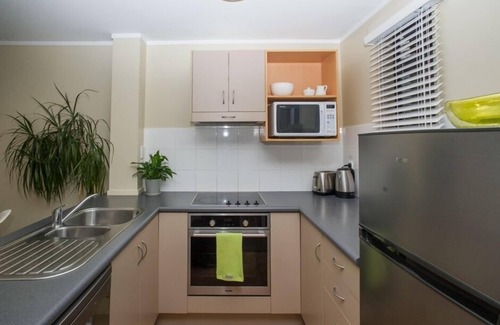 Mount Maunganui Apartment | Short walk to Surf, Harbour, Mt. Base Track & Cafes