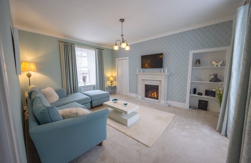 Thurso House | Short Walk to the Beach - 2 Guests - Free Parking