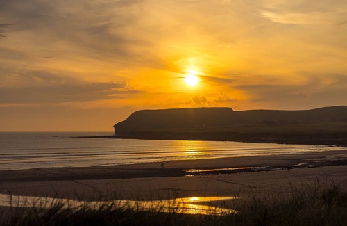 Thurso House | Short Walk to the Beach - 2 Guests - Free Parking