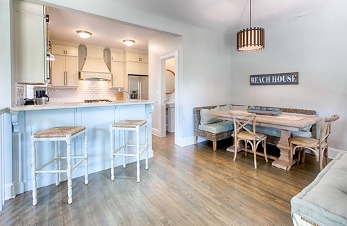 Dune Allen Beach House | Short Walk to the Beach! 'Casita Blanca'