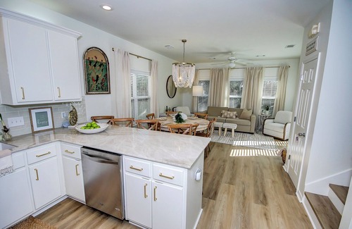 Santa Rosa Beach House | Short walk to 30A beaches! Beautifully renovated with two en suit. EV charger