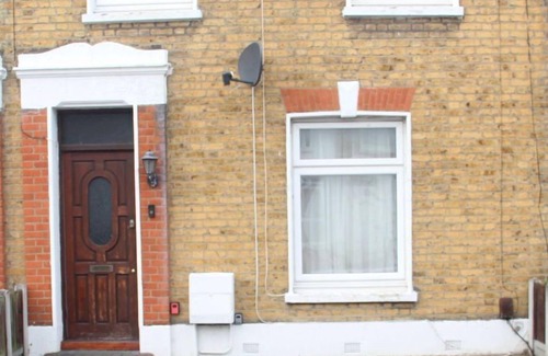 Mayfield House | Shortlet Express 3bed,2 baths,12 mins to Stratford
