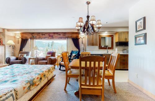 Big Sky Apartment | Shoshone 1913