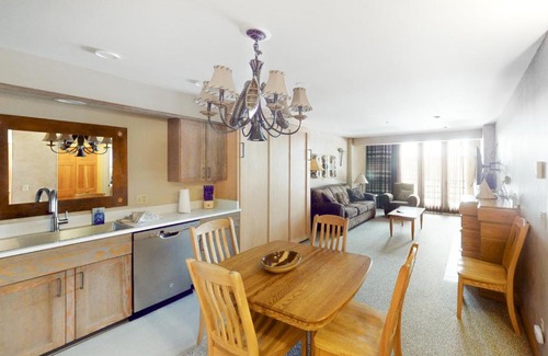 Big Sky Apartment | Shoshone 1930
