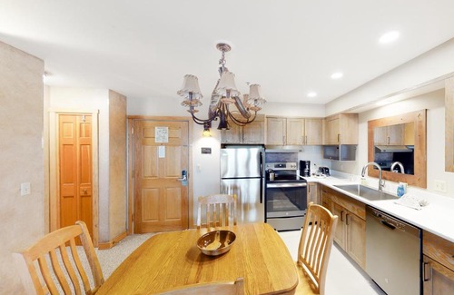 Big Sky Apartment | Shoshone 1930