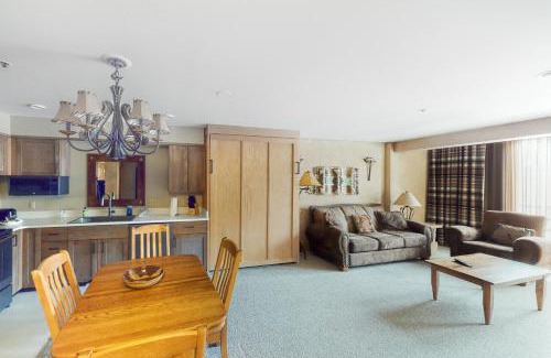Big Sky Apartment | Shoshone 1930