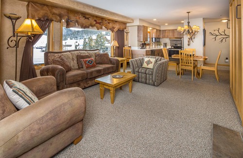 Big Sky Condo | Shoshone Ski-In/Out w/amazing views, community hot tub/pool/fitness center & fireplace!