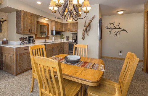 Big Sky Condo | Shoshone Ski-In/Out w/amazing views, community hot tub/pool/fitness center & fireplace!