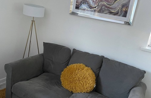 Townhill House | Shot let and comfortable