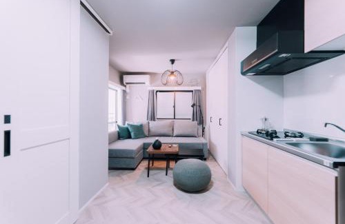 Yoyogi Apartment | Showa Bloom Shinjuku Neon Den 102