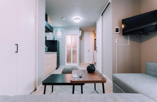 Yoyogi Apartment | Showa Bloom Shinjuku Neon Den 102