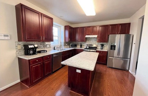 Aurora House | Showstopper: 5 BR+, 3.5BA