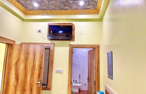 Orchha Hotel | shree Ghanshyam palace
