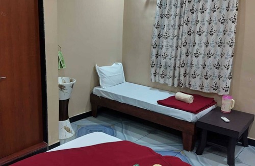 Rajpipla Hotel | Shree Keshrinanadan homestay