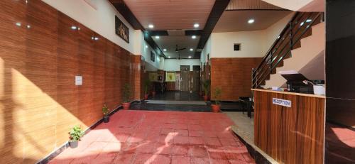 Vrindavan Hotel | Shree Radha Rani Dham, Near Iskcon and Prem Mandir