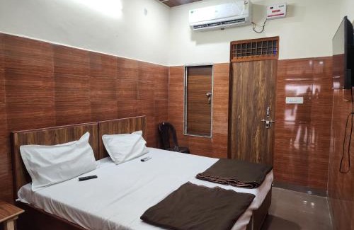 Vrindavan Hotel | Shree Radha Rani Dham, Near Iskcon and Prem Mandir