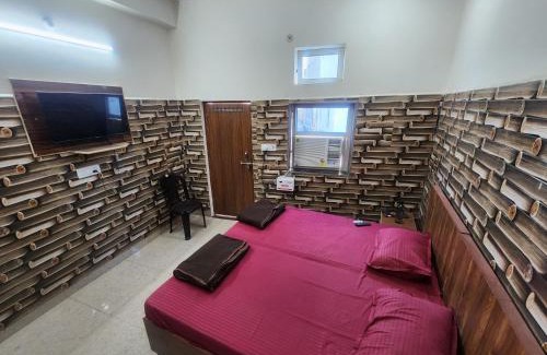 Vrindavan Hotel | Shree Radha Rani Dham, Near Iskcon and Prem Mandir
