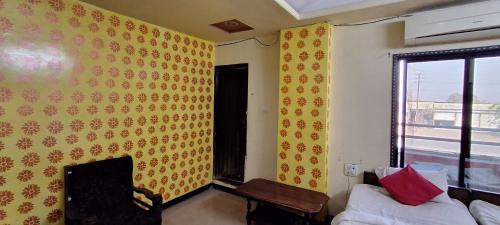 Burhanpur Hotel | Shri Radhe Krishna Hotel & Restaurant