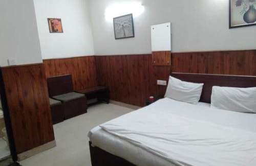 Azadpur House | Shri Sai Guest House