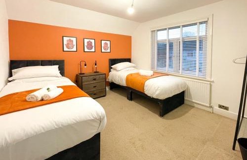 Swindon Apartment | SHRIVENHAM - Spacious Home, High Speed Wi-Fi, Free Parking, Garden