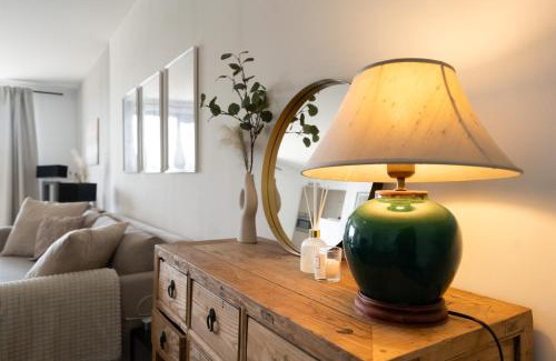 Hasselt Apartment | SHS HOMES-LUXE HIGHRISE, 2 BEDROOMS, KITCHEN, FREE PARKING, STUNNING VIEW, LARGE TARRASSE, Workspace