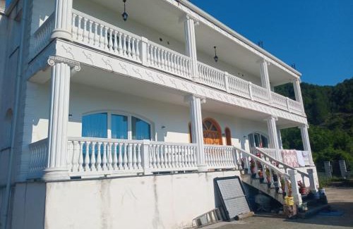 Sakës Other | Shtepia e Bardhe
