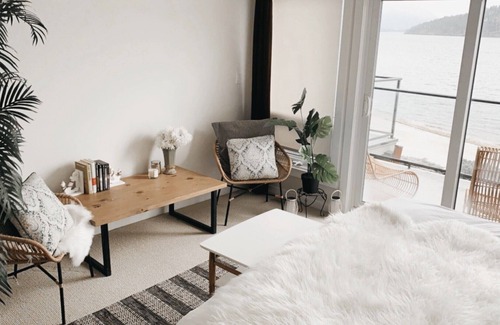 Scotch Creek House | Shuswap Lake Resort - Lakefront