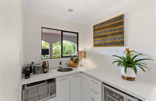 Shute Harbour House | Shutehaven Beach House with Ocean Views.