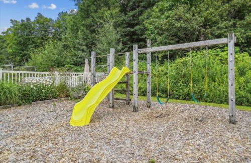 Central Vermont- Killington House | Shuttle to Slopes and ski home to this cozy three bedroom condo Whiffletree G8