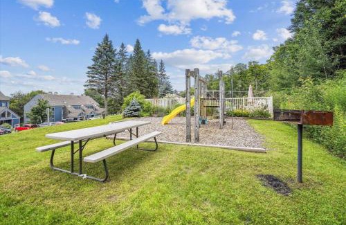Central Vermont- Killington House | Shuttle to Slopes and ski home to this cozy three bedroom condo Whiffletree G8
