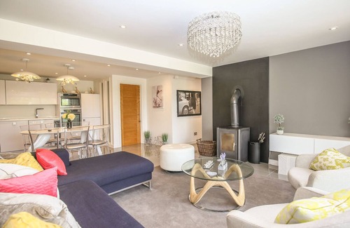 Coombe Bissett Cottage | SHUTTS HOUSE GARDEN APARTMENT, pet friendly in Coombe Bissett