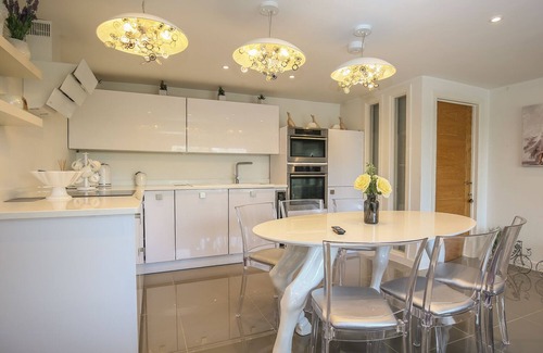 Coombe Bissett Cottage | SHUTTS HOUSE GARDEN APARTMENT, pet friendly in Coombe Bissett
