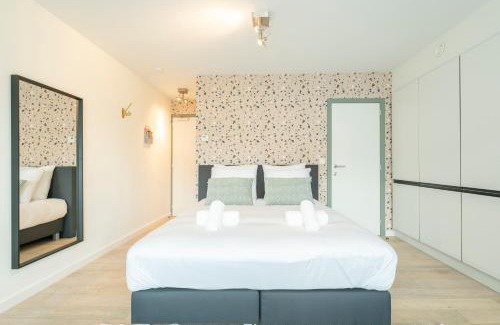 Antwerp Apartment | SHWAY - The Card Room Green Studio