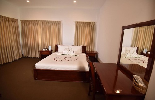 Sagaing Hotel | Shwe Thit Pin