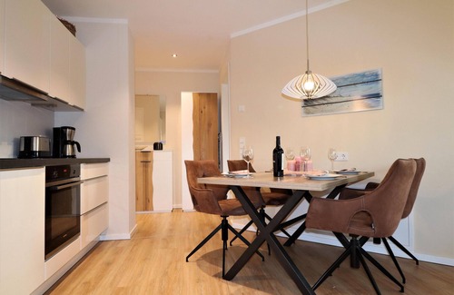 Fedderwardersiel Apartment | Sielhuus 5 - Sauna. Terrace. Family friendly.