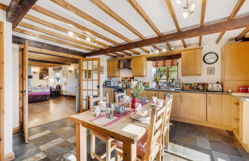 Gwynedd- Snowdonia House | Siabod, Betws y Coed, Snowdonia 2 en-suite bedrooms