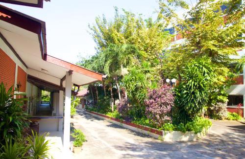 Tha Thaewawong Hotel | Sichang Shine Khao Resort