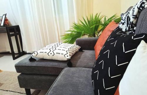 St.Bran's Burg Apartment | Sidona Suite: Cozy 2BR Near airport & attractions