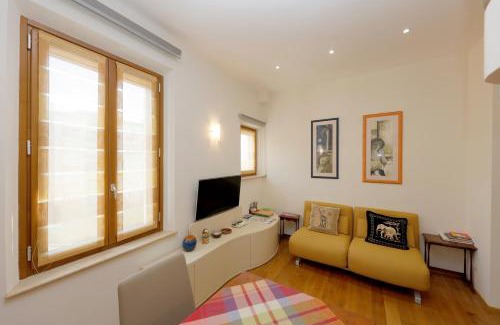Siena Apartment | Siena UpTown - Sabrina's Cozy Apartment