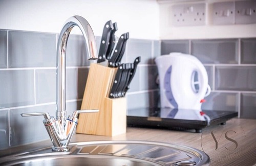 Stoke-on-Trent Apartment | Sienna 1D – Smart TV + Kitchenette + Wi-Fi