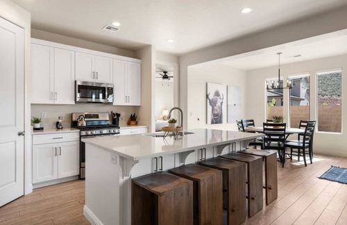 Washington House | Sienna Hills Hideaway: Private Hot Tub, Ping Pong, Basketball Shoot Out